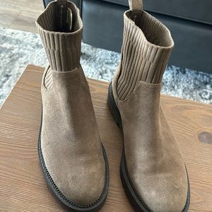 Blondo waterproof suede boots. 9